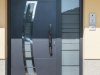 Galéria - hotové plastové a hliníkové dvere na svojom mieste - panel hlinikove dvere vaduz s nerezovym madlom